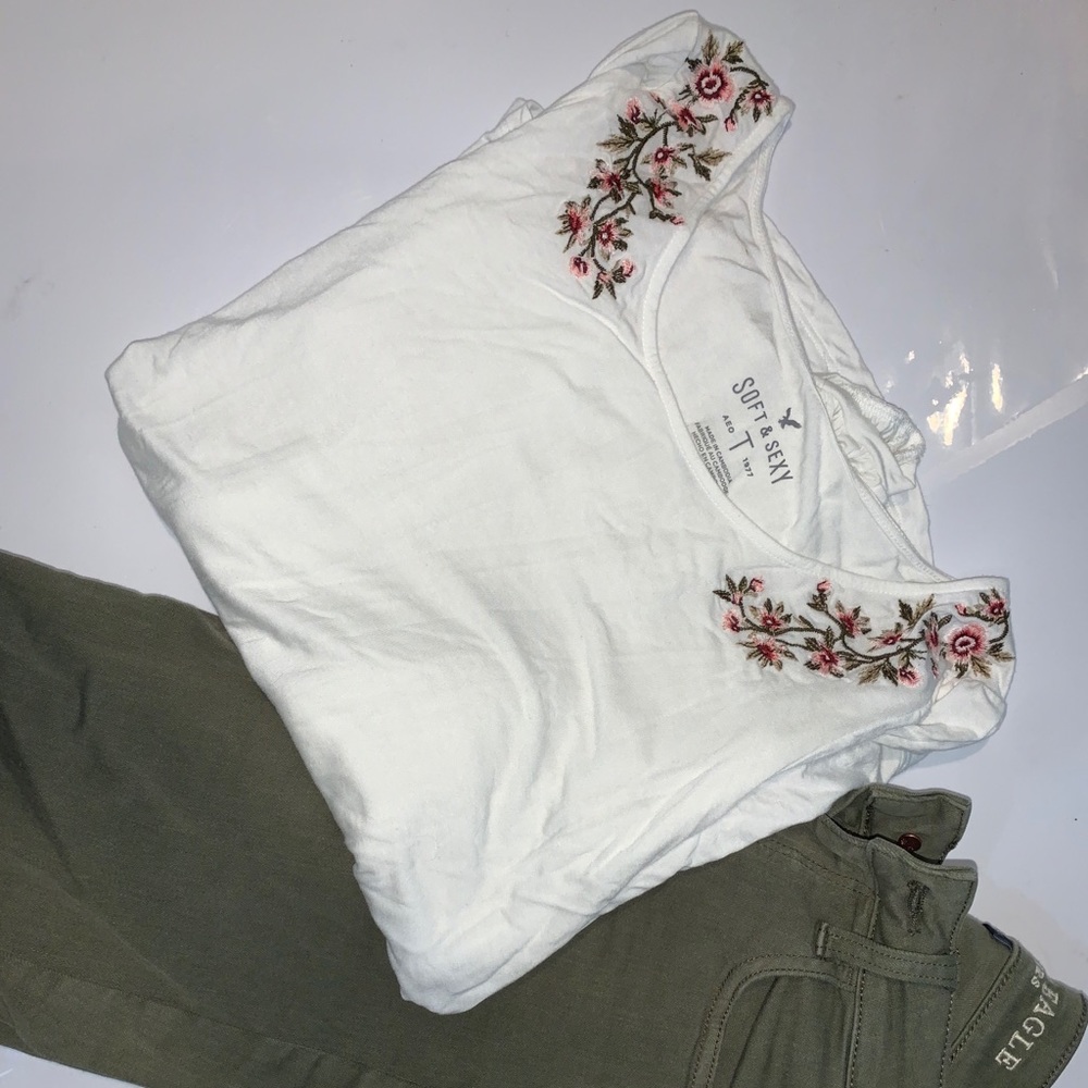 American Eagle Floral Embroidered Blouse